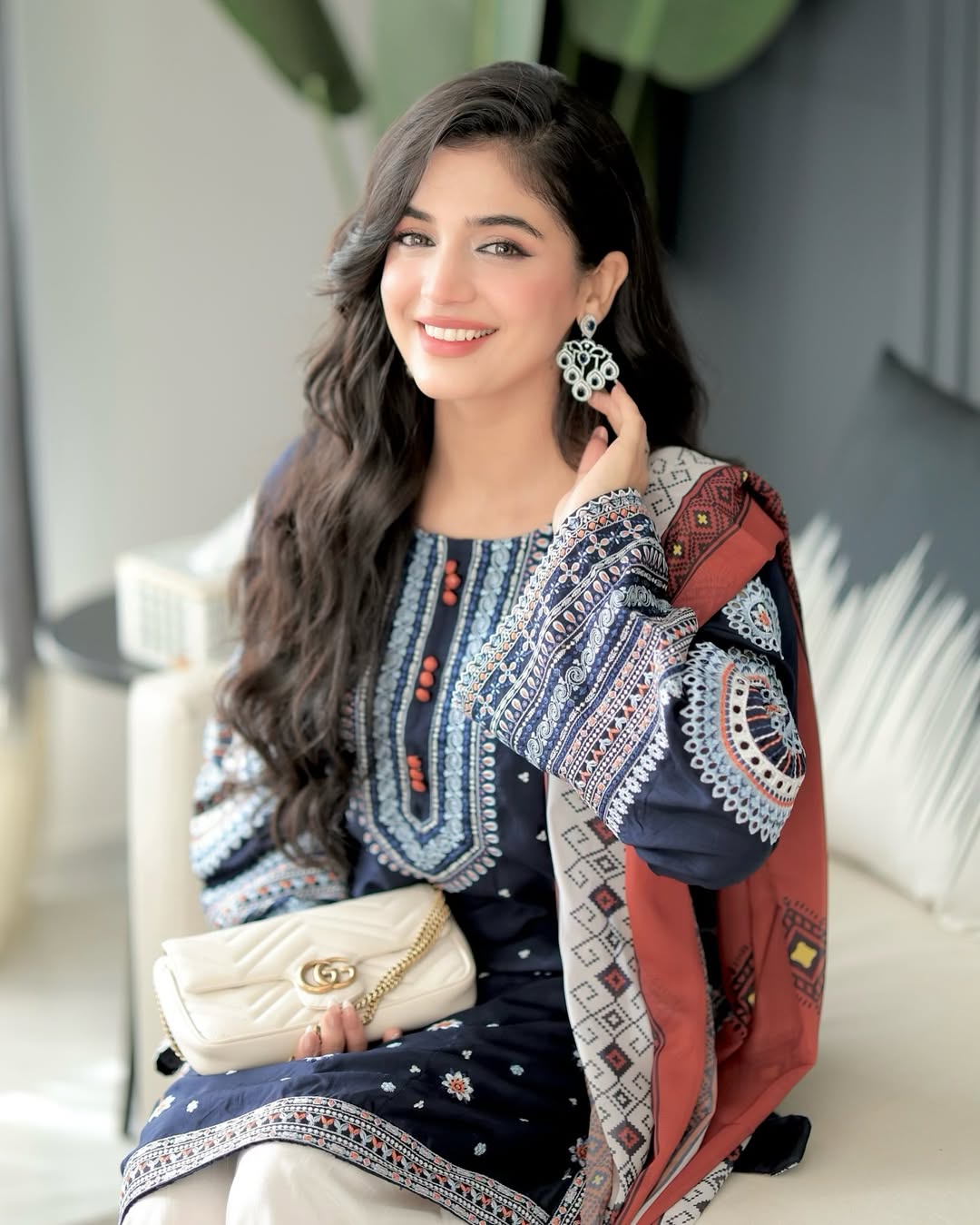 Rangrez – Heavy Embroidered Lawn 3-Piece Suit (UNStitched) AS-04