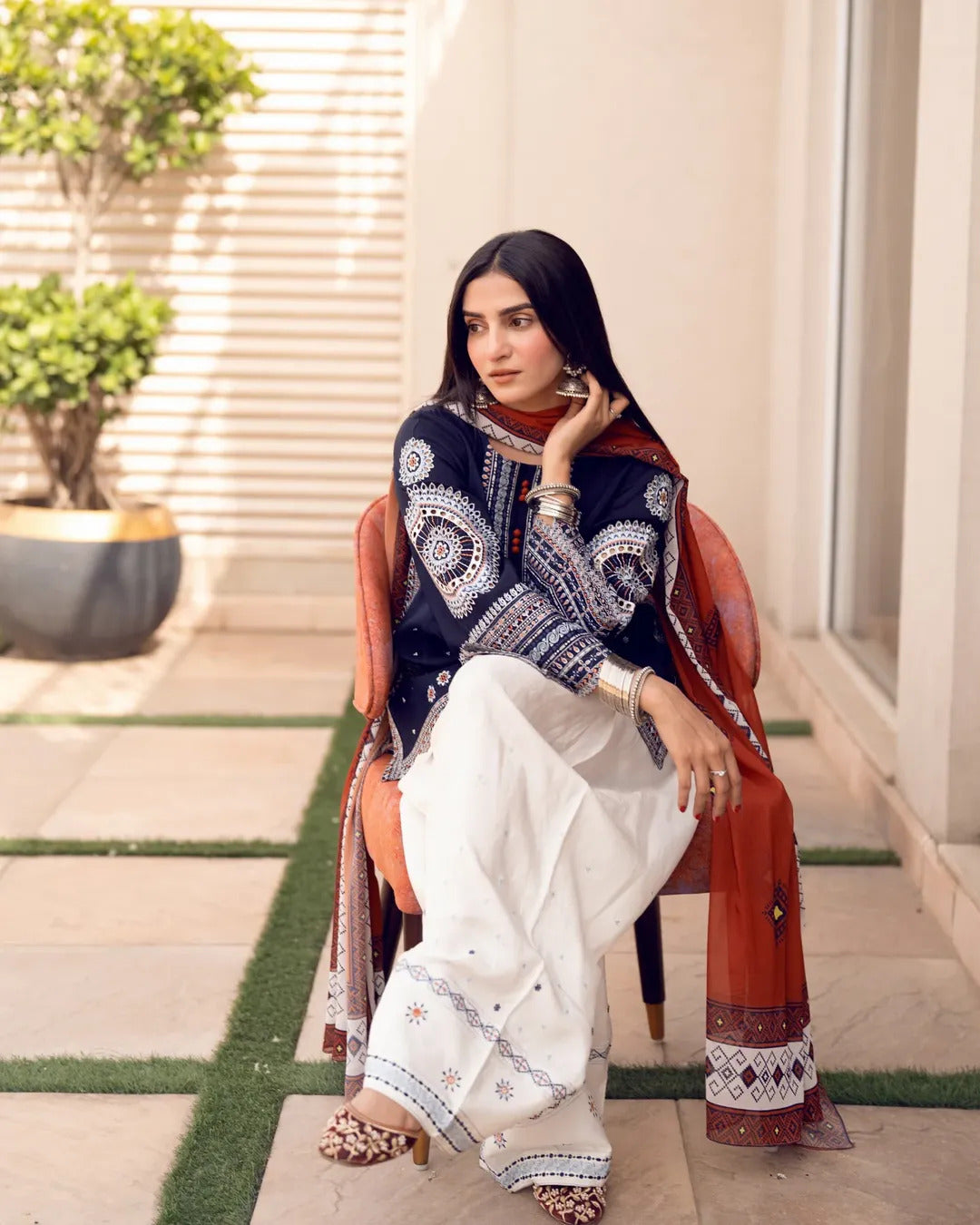 Rangrez – Heavy Embroidered Lawn 3-Piece Suit (UNStitched) AS-04
