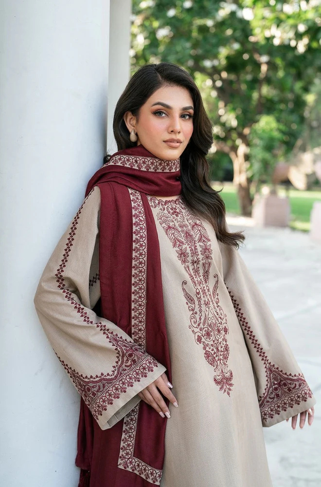 Baroque -– Heavy Embroidered Lawn 3-Piece Suit (UNStitched) AS-25