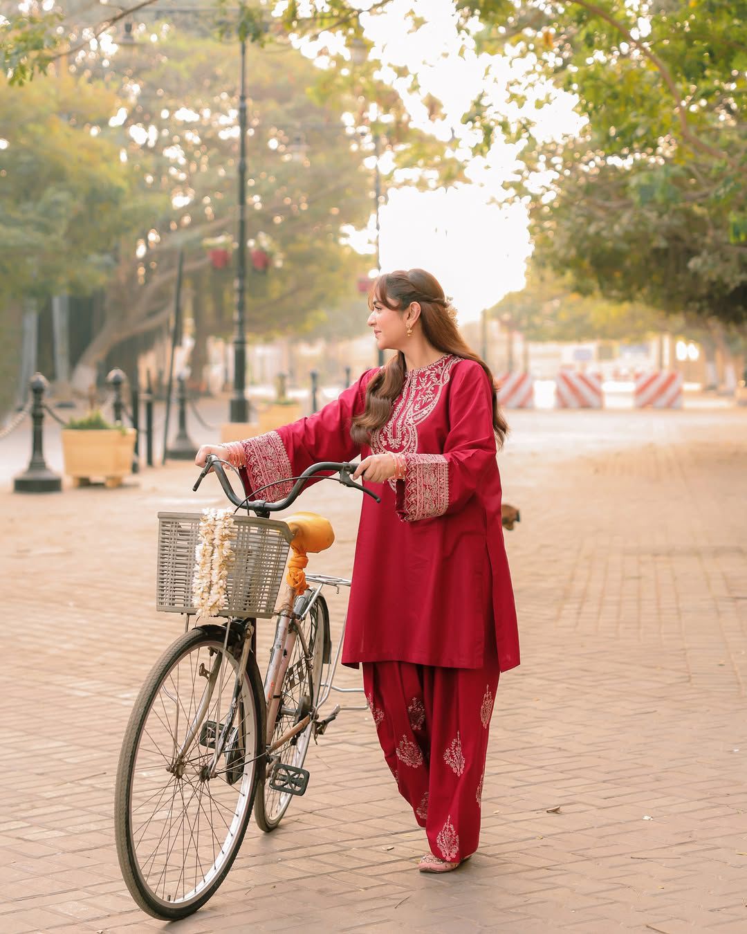 UNSTITCHED 2PC LAWN EMBROIDERED SUIT